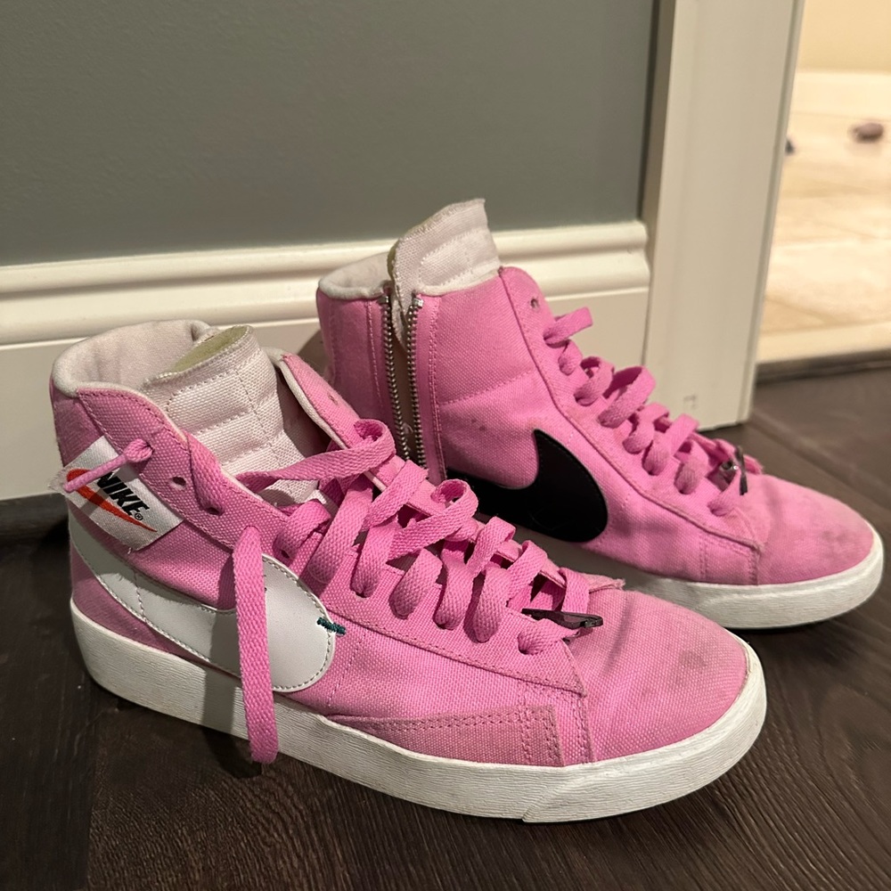 Nike pink blazers size 7